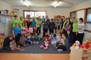 Governor General, Sir Peter Cosgrove, with Lady Cosgrove and children and staff from Eden Childcare Centre.