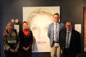 Deputy Mayor Liz Seckold, artist Sally Robinson, Mayor Michael Britten, Gallery Director Iain Dawson, standing in from of this year’s winning portrait in the Shirley Hannan National Portrait Award. 